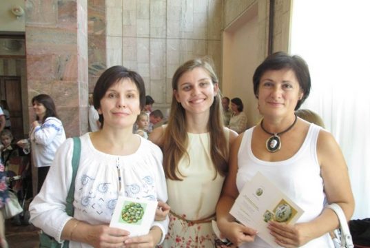 На знімку: (зліва направо) сокальські майстрині Ольга РОВЕЦЬКА, Христина ПРОЦИК, Ірина МАНДРИК.