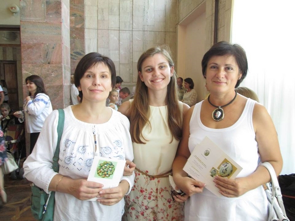 На знімку: (зліва направо) сокальські майстрині Ольга РОВЕЦЬКА, Христина ПРОЦИК, Ірина МАНДРИК.
